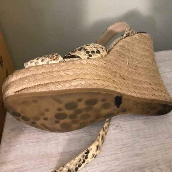 JIMMY CHOO NATURAL PYTHON SNAKE SKIN PLATFORM SANDALS SIZE 5 - Picture 7 of 8